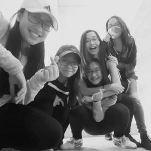 Meet your Posher, Gloria